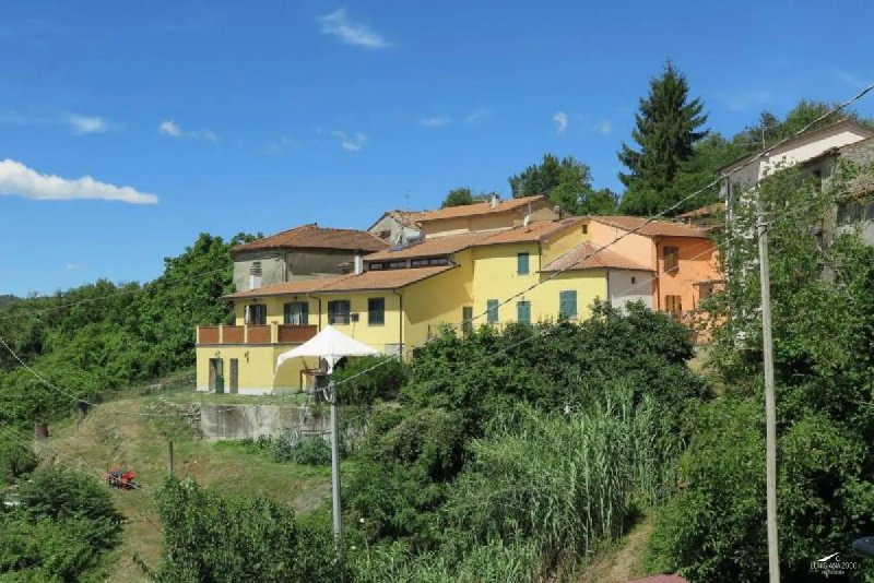 Casa geminada em Podenzana