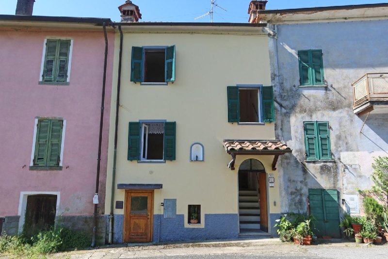 Semi-detached house in Bagnone