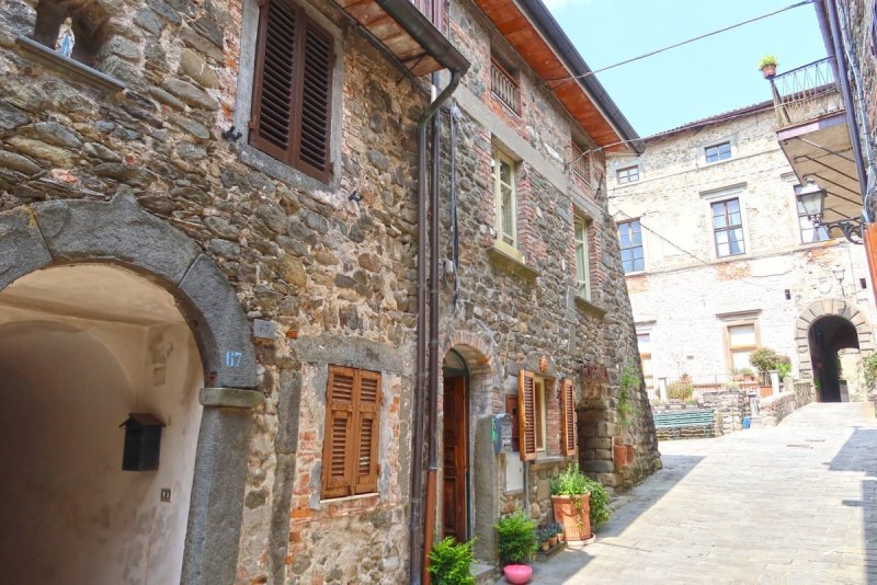 Особняк из двух квартир в Виллафранка-ин-Луниджана