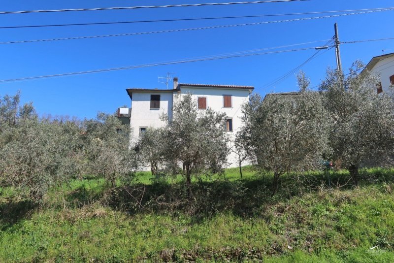 Особняк из двух квартир в Баньоне