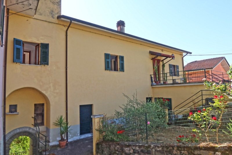 Doppelhaushälfte in Bagnone