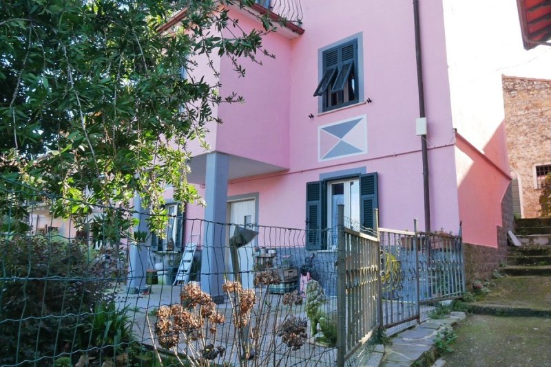 Detached house in Ameglia