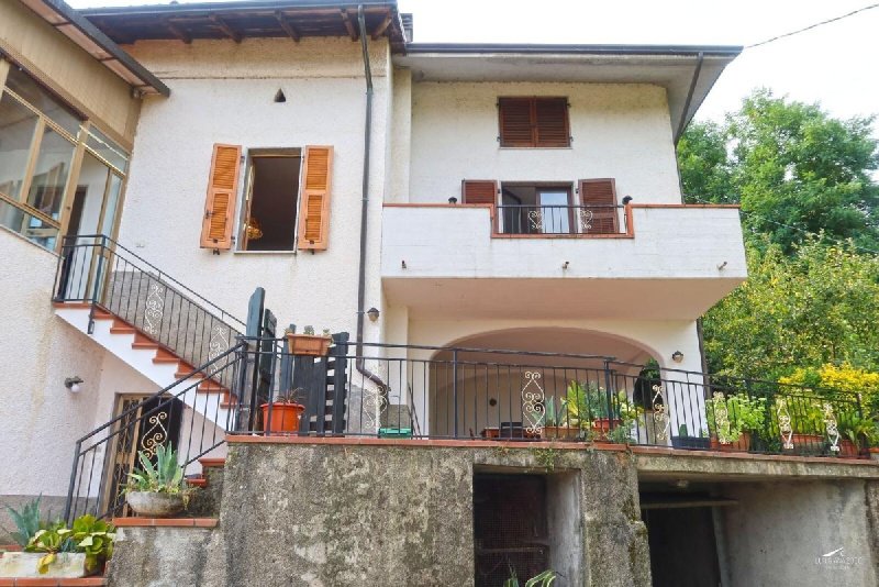 Casa geminada em Mulazzo