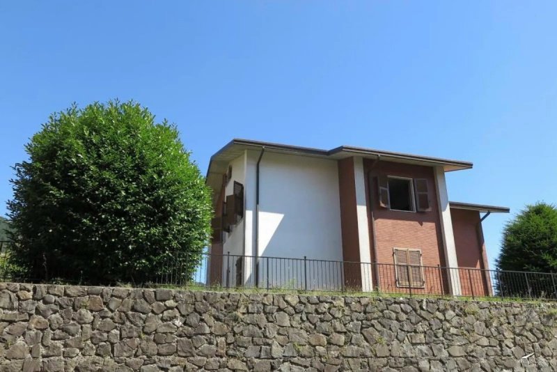 Semi-detached house in Fivizzano