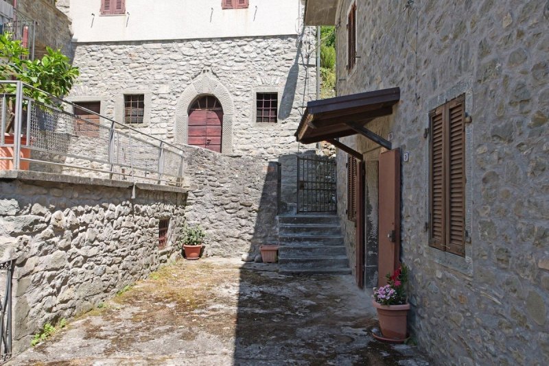 Doppelhaushälfte in Bagnone