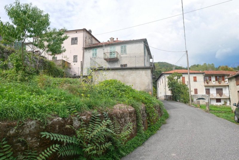 Casa geminada em Bagnone