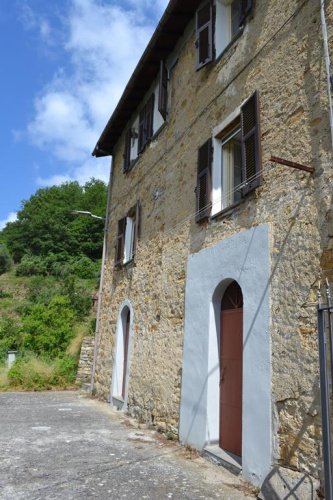 Detached house in Bajardo