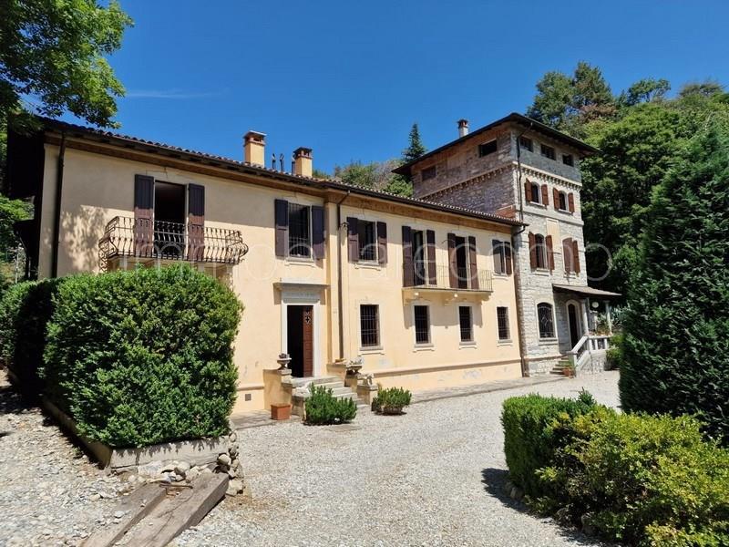 Klein huisje op het platteland in San Fermo della Battaglia