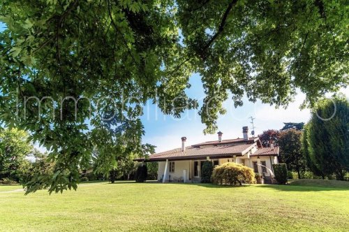 Villa en Casnate con Bernate