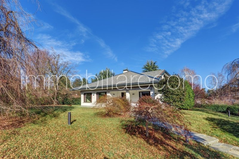 Villa i Capiago Intimiano