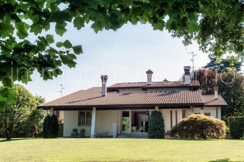 Villa à Casnate con Bernate