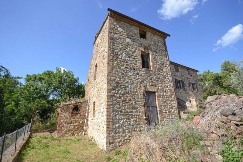 Farmhouse in Ficulle