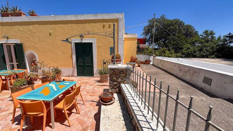 Detached house in Ponza