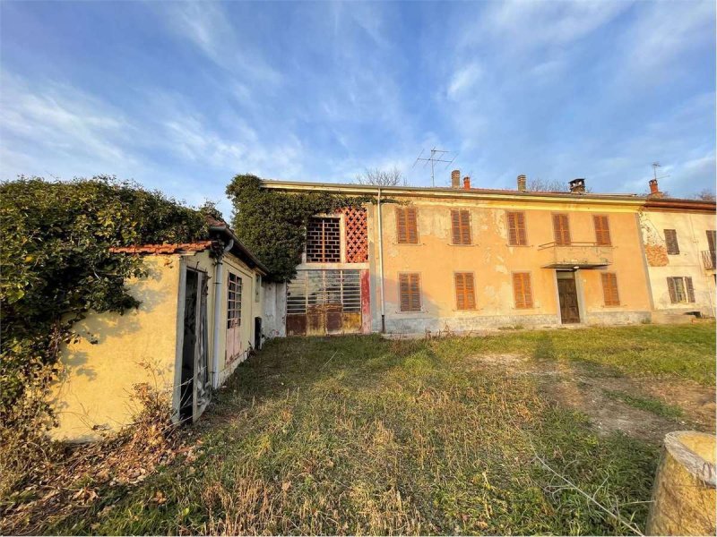 House in Incisa Scapaccino