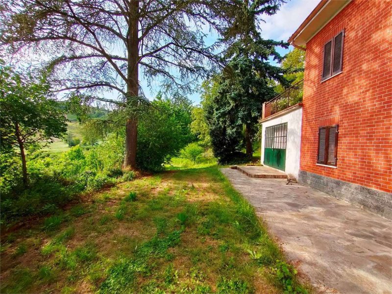 Half-vrijstaande woning in Nizza Monferrato