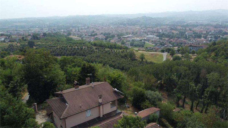 Moradia em Nizza Monferrato