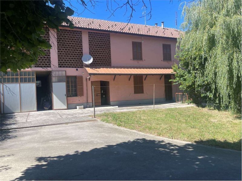 Farmhouse in Mombaruzzo