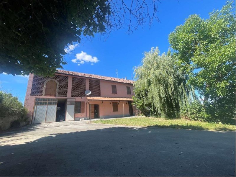 Farmhouse in Mombaruzzo