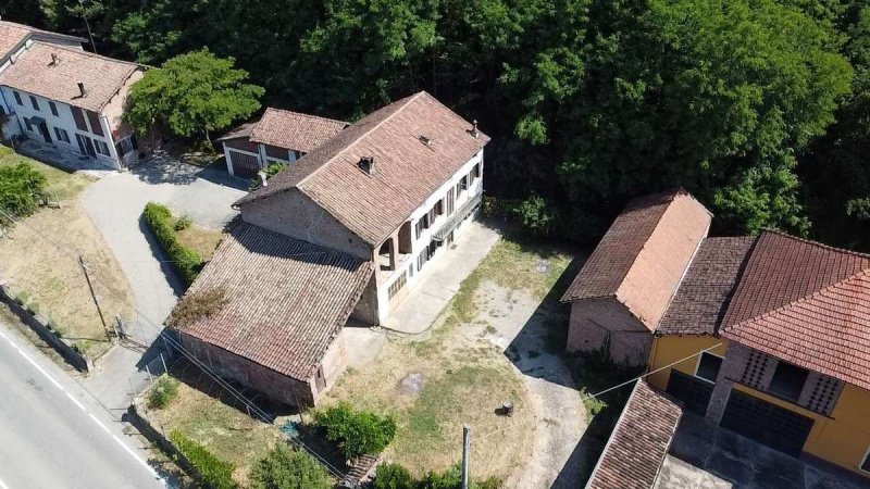Huis in Incisa Scapaccino