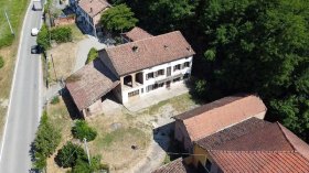 Huis in Incisa Scapaccino