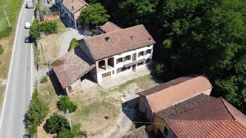 Huis in Incisa Scapaccino