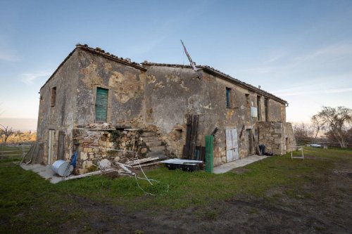 Klein huisje op het platteland in Sarteano