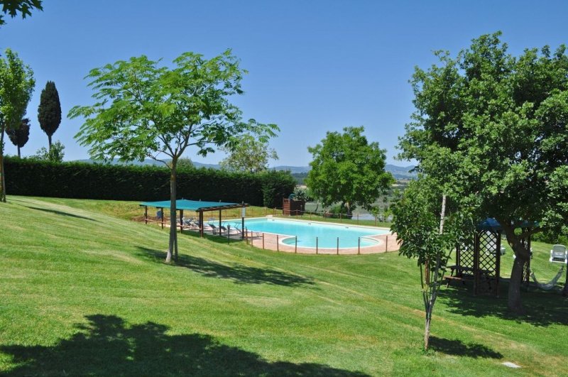 Вилла в Кастильоне-дель-Лаго