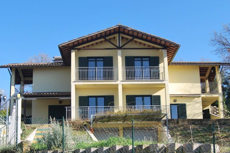 Detached house in Magione