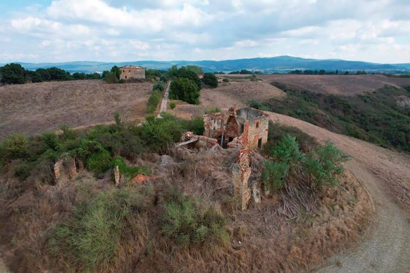 Klein huisje op het platteland in Asciano