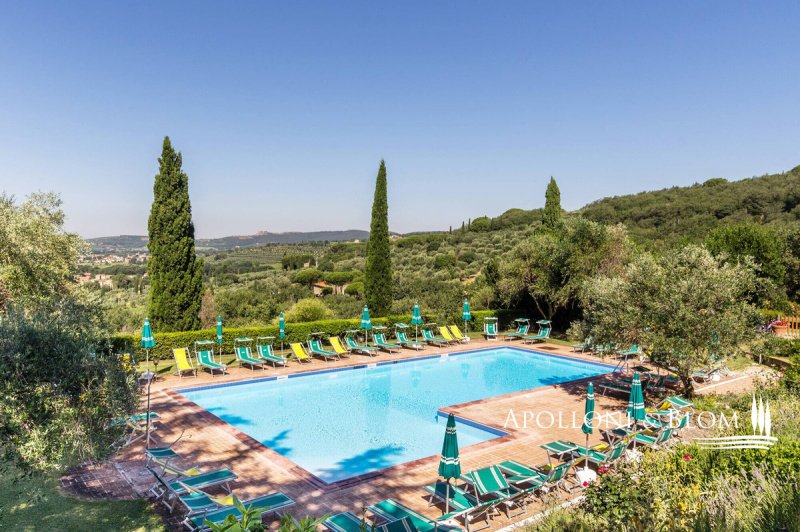 特拉西梅诺湖畔托罗别墅