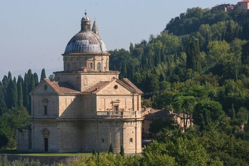 Edifício comercial em Montepulciano