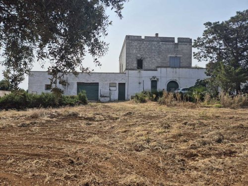 Сельскохозяйственная ферма в Остуни