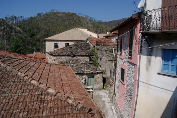 Half-vrijstaande woning in Rocchetta di Vara