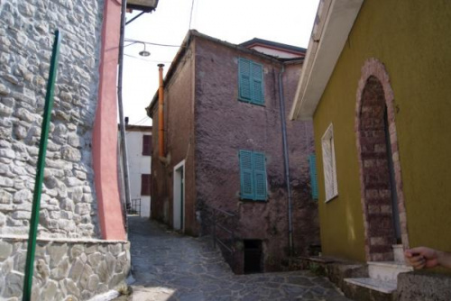 Особняк из двух квартир в Rocchetta di Vara