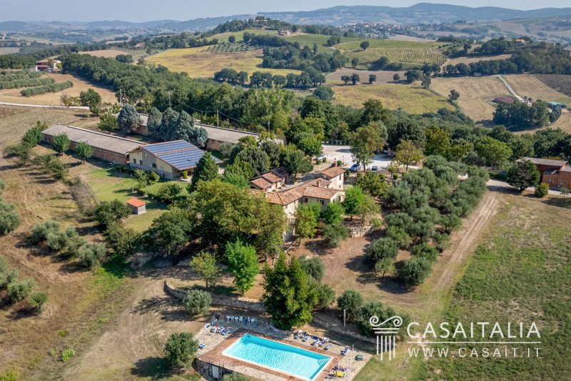 Farmhouse in Todi