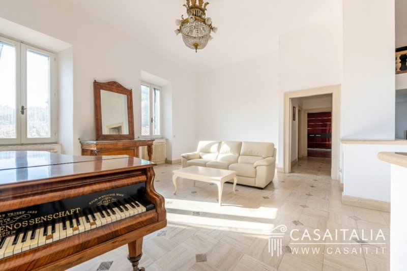 格罗塔马雷公寓