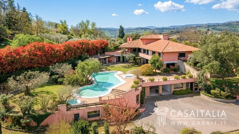 Villa in Todi