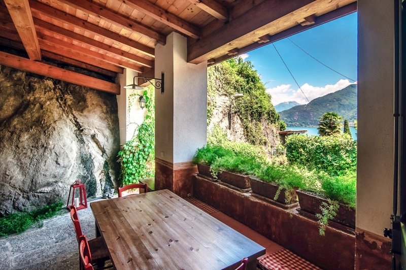 Detached house in Pianello del Lario