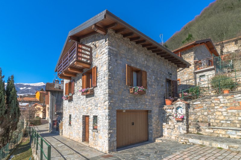 Detached house in Argegno