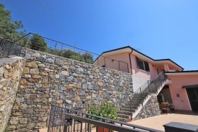 Casa semi indipendente a Imperia