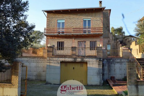 Detached house in Fratta Todina
