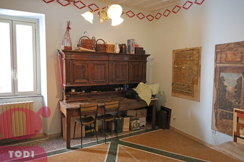 Apartamento histórico em Todi