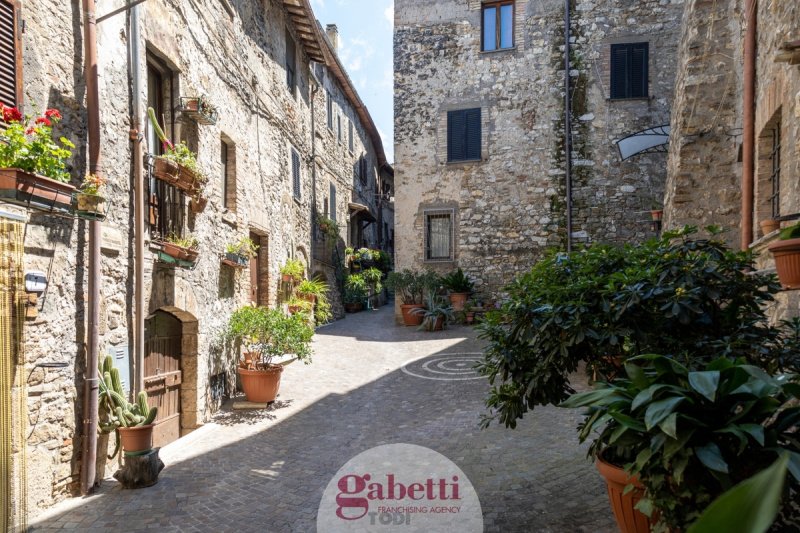 Top-to-bottom house in Montecchio