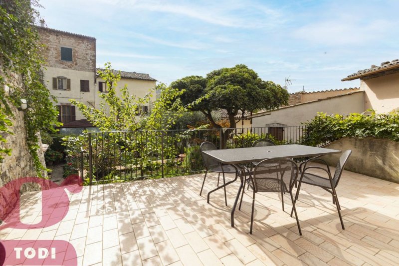 Apartamento independiente en Todi