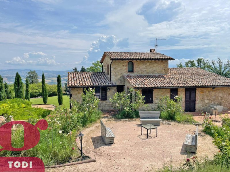 Casolare a Todi