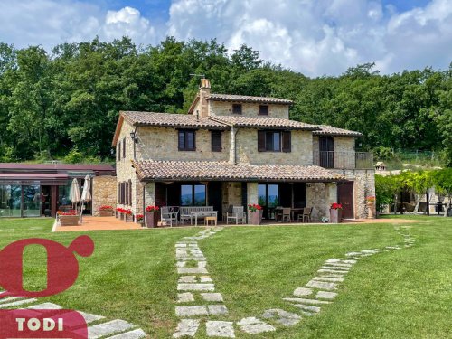 Casolare a Todi