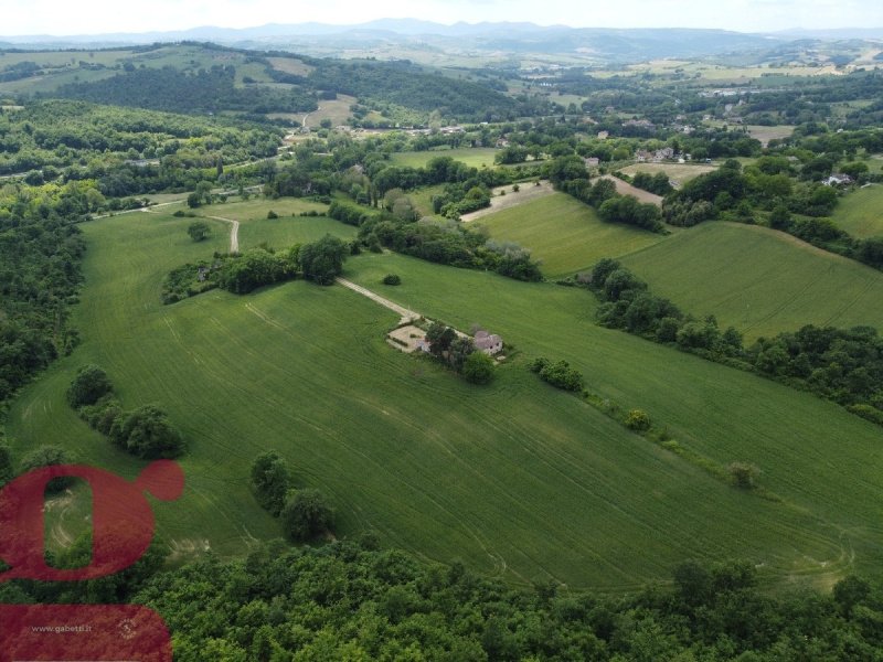 Casa di campagna a Massa Martana