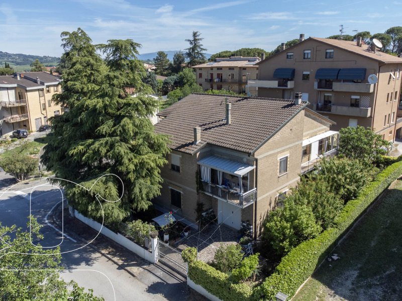 Casa indipendente a Giano dell'Umbria