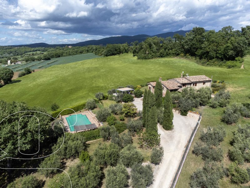 Casolare a Todi