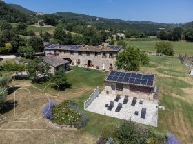 Farmhouse in Todi